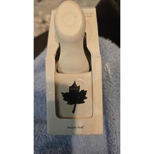 Martha Stewart Paper Punch Craft Die Cut Maple Leaf M283015 New Nib